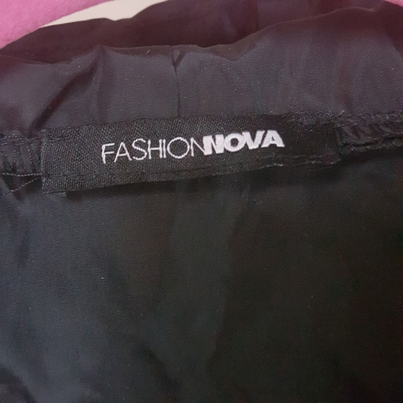 S FASHION NOVA LIGHTWEIGHT BLACK CROPPED WINDBREAKER TOP W MOCK KANGAROO POCKET - Picture 5 of 7